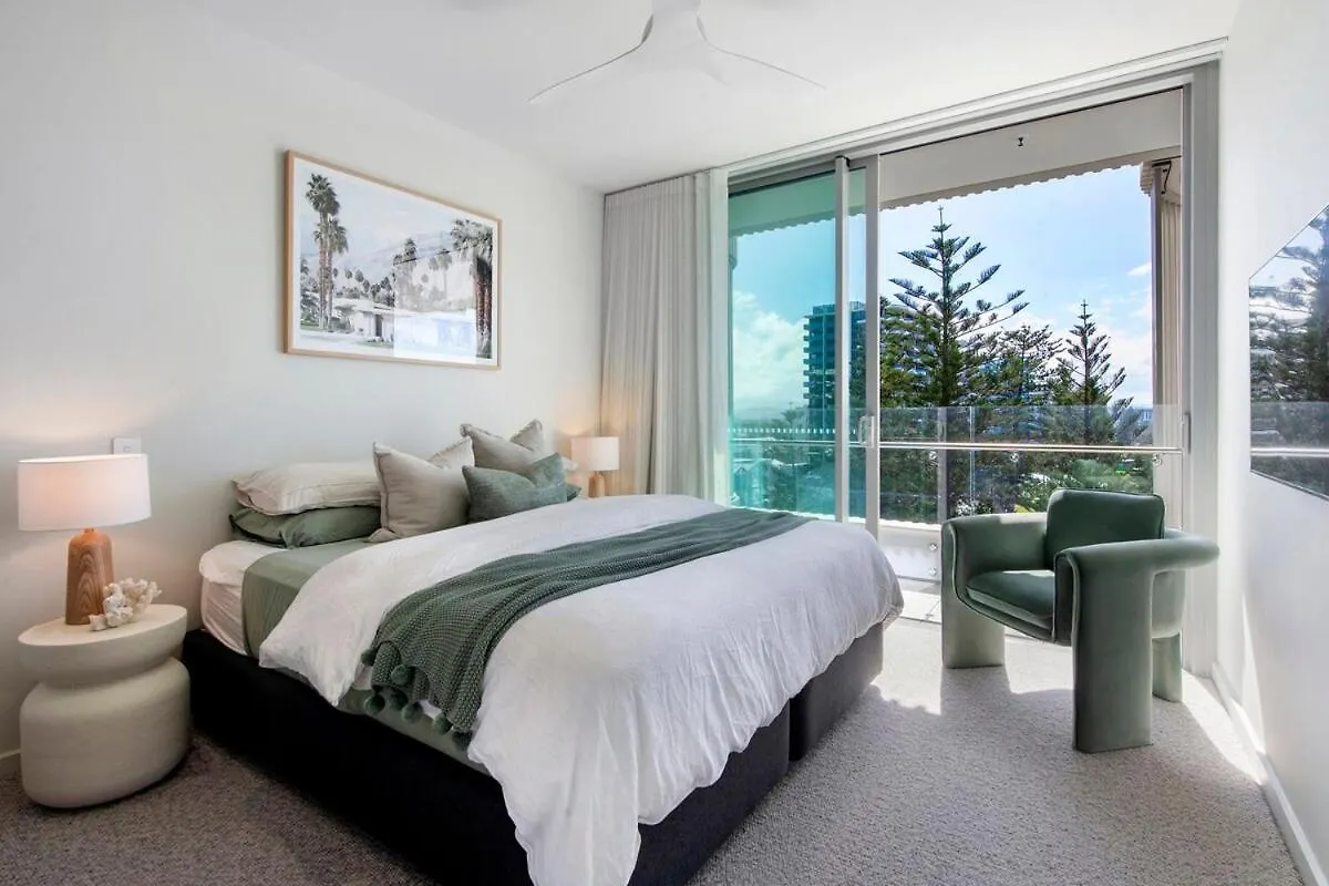 Apartment Beachfront Escape Kirra Ocean Views Sleeps 6 Gold Coast