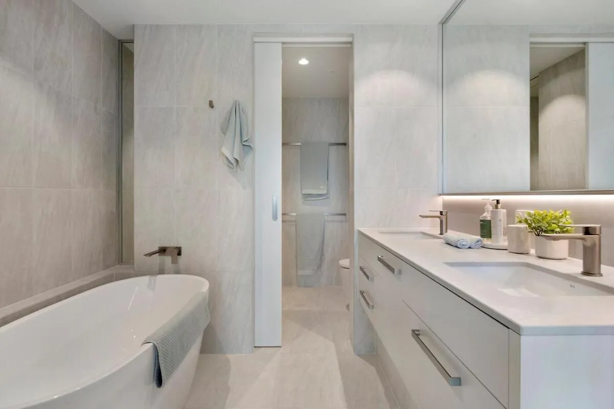 Beachfront Escape Kirra Ocean Views Sleeps 6 Gold Coast