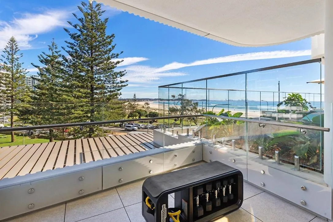 Beachfront Escape Kirra Ocean Views Sleeps 6 Gold Coast 0*,  Australia